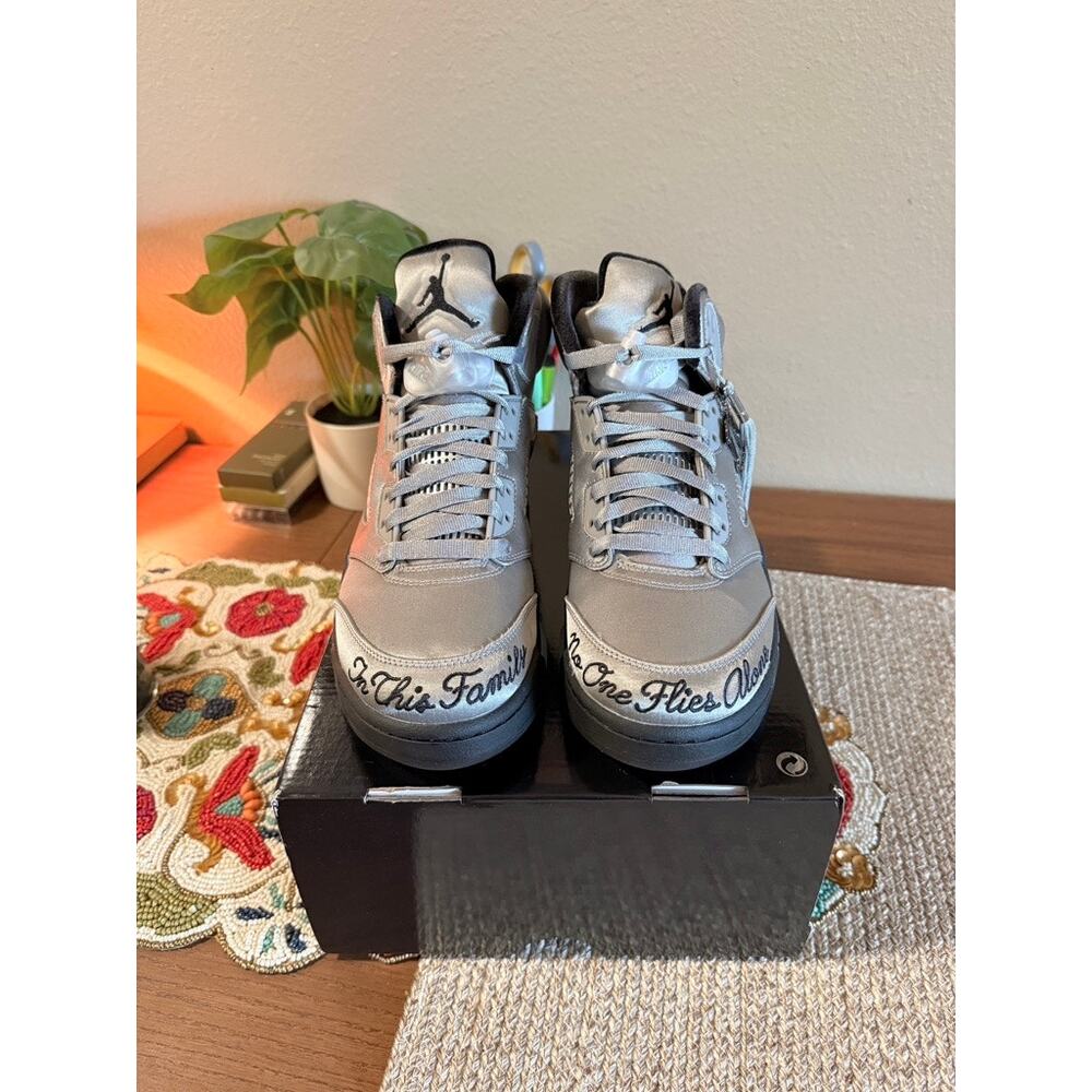Women's Jordan 5 Retro Wings Medium Grey Black Metallic Silver IO2038 001 - Picture 3 of 9
